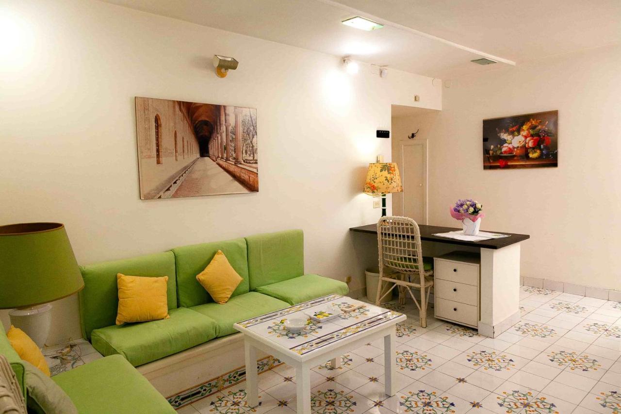 Апартаменты Casa Vacanze Belledonne Неаполь Экстерьер фото